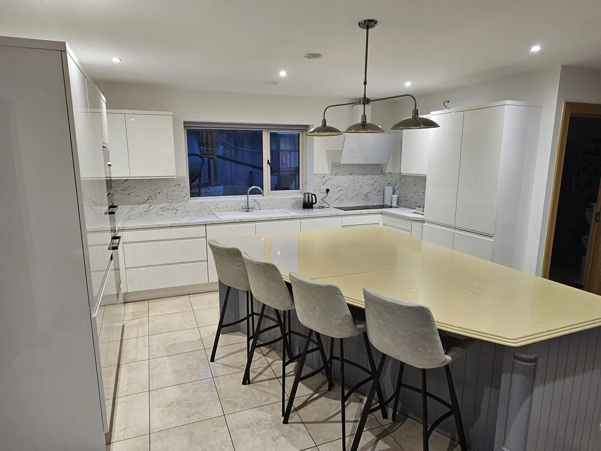 Kitchen Island - Image 2