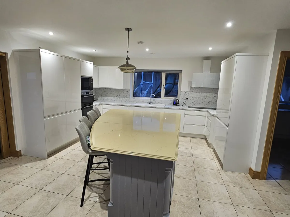 Kitchen Island - Image 3