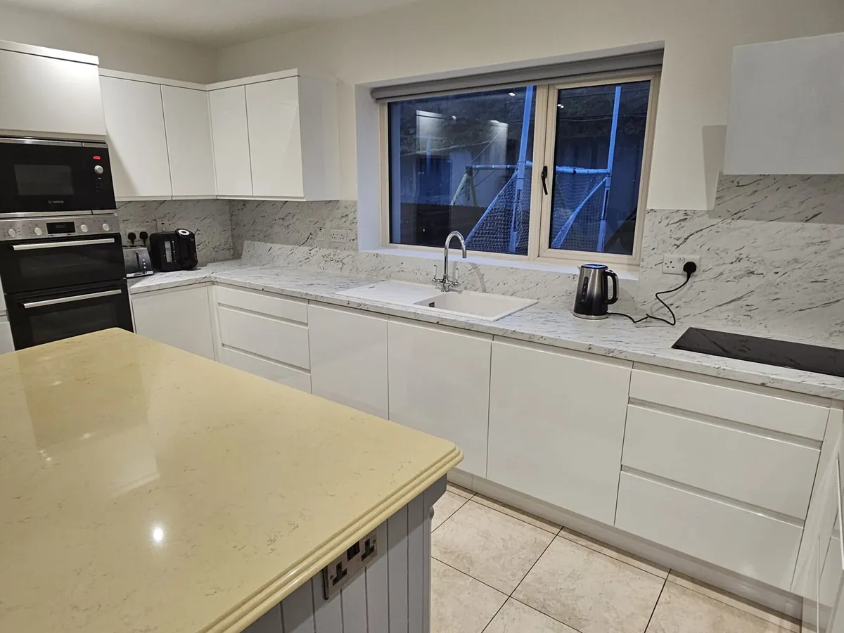 Kitchen Island - Image 4