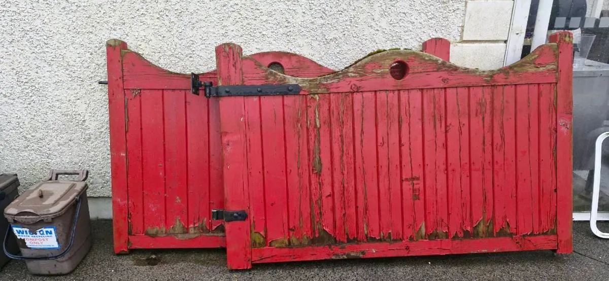 Entrance gates - Image 1