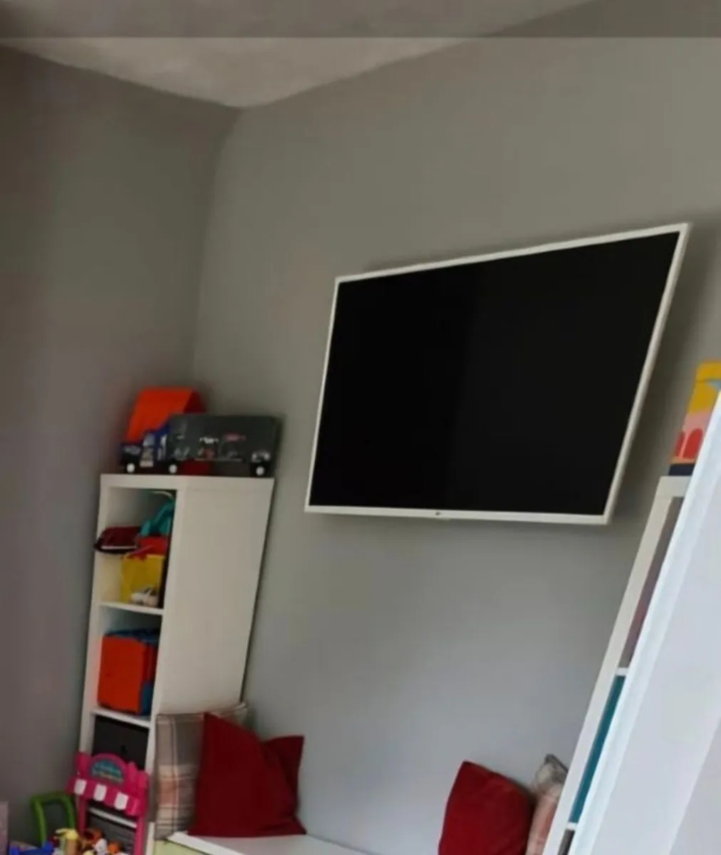 LG 43UM7390PLC 43" 4K Ultra HD Smart HDR LED TV - Image 1