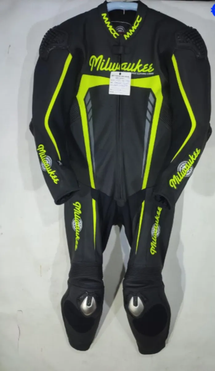 Open all week lots of one pice suits - Image 1