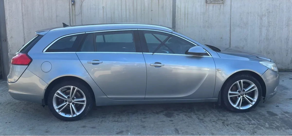 2013 Opel insignia for parts - Image 1