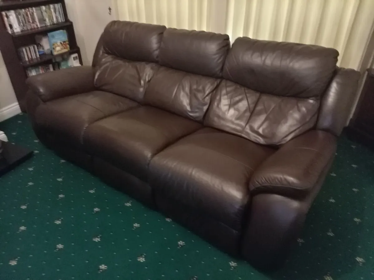 Couch Recliner Brown Leather. - Image 4