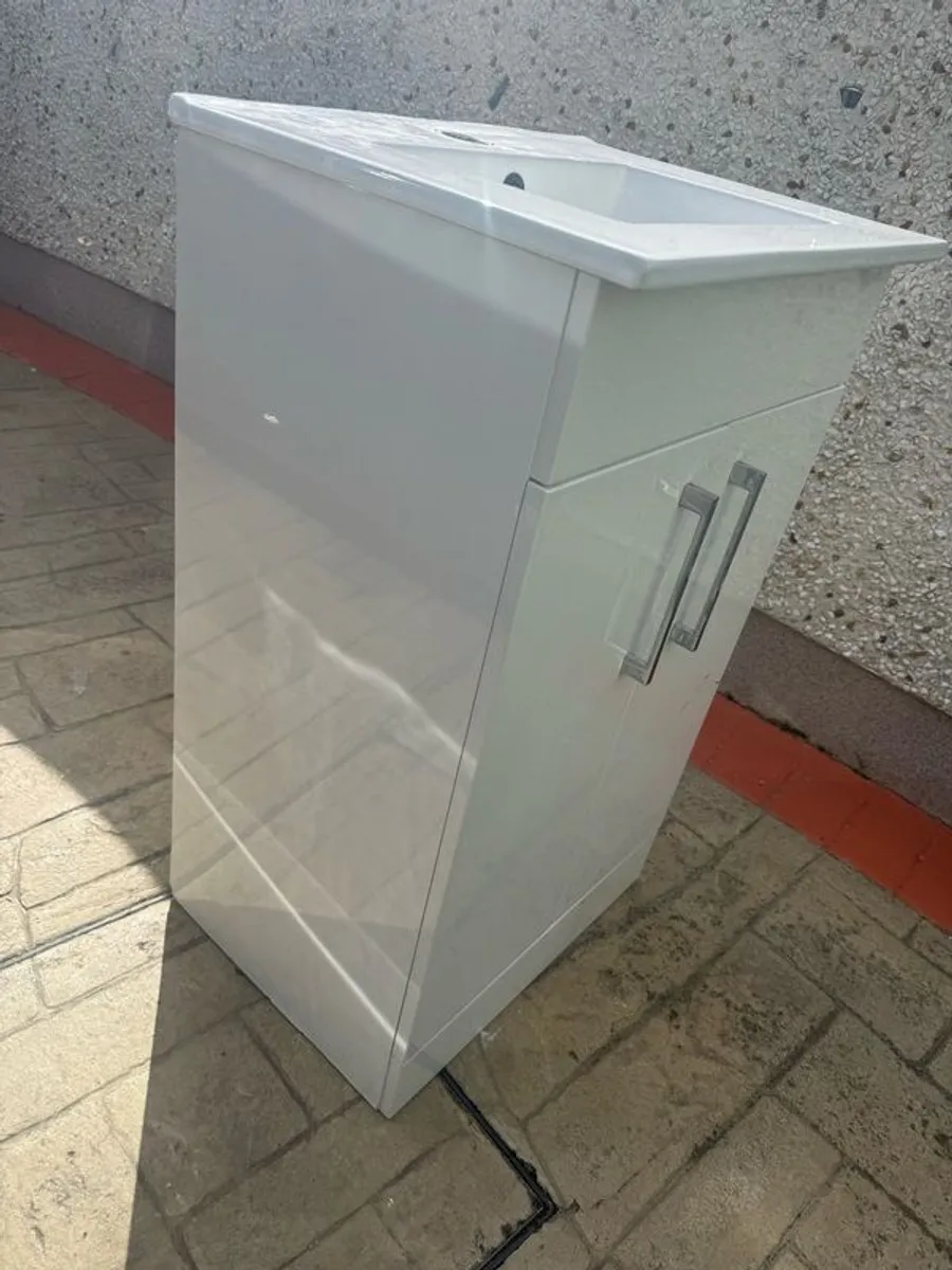 bathroom sink - Image 4