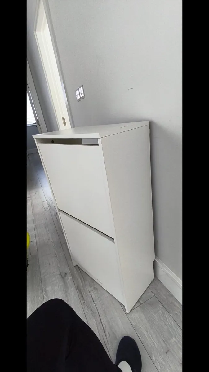Shoe cabinet and small kallax with doors - Image 3