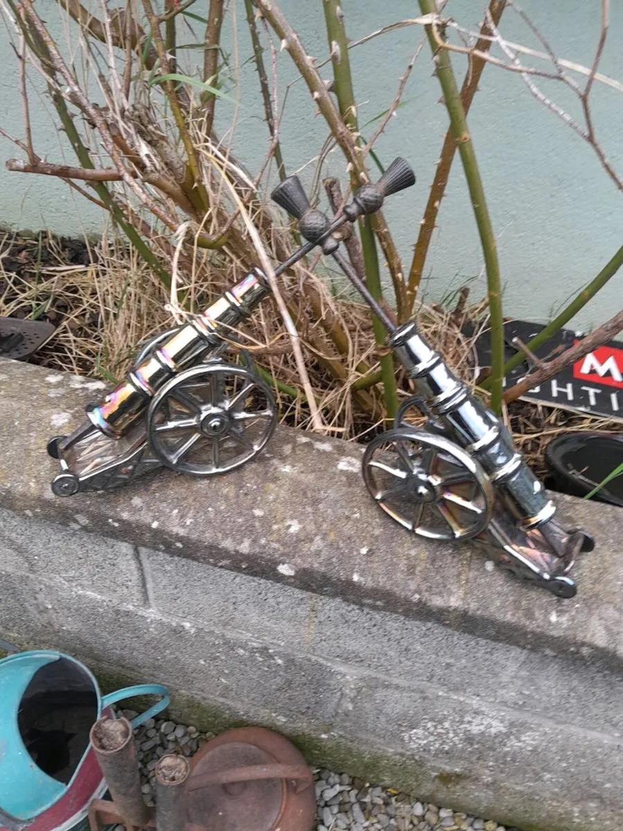Pair of vintage cannon - Image 1