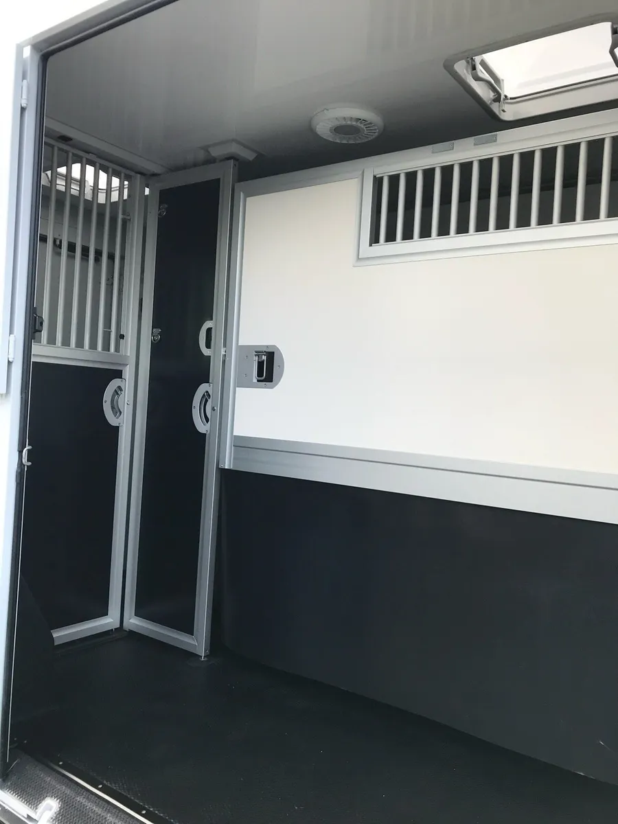 3.5 T Horse Box - Image 4