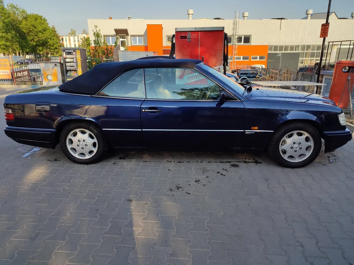 Mercedes W124 E320 Sportline Convertible - Image 3