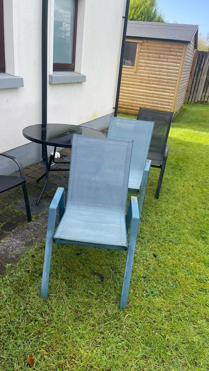 4 garden chairs & table - Image 2