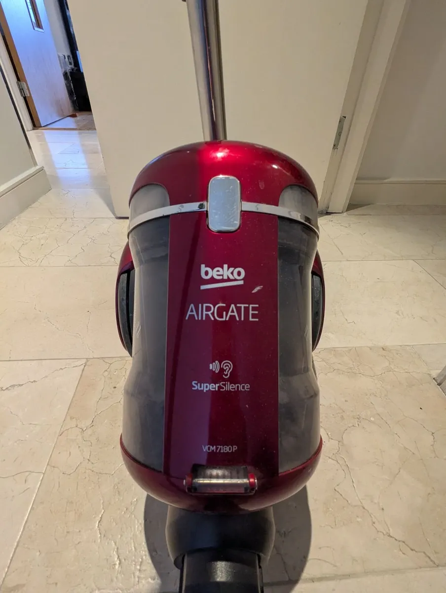 Beko vacuum cleaner - Image 1