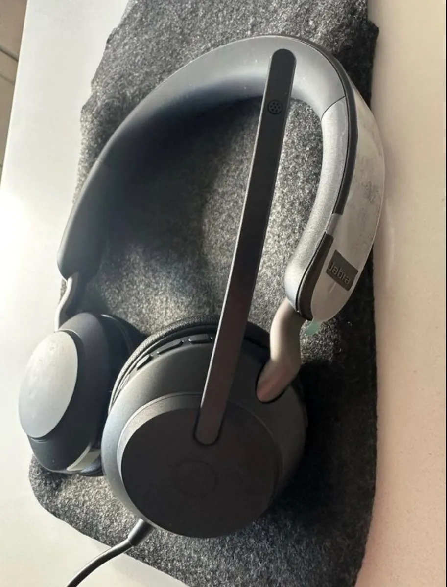 Jabra Evolve2 40 Headset - Image 2