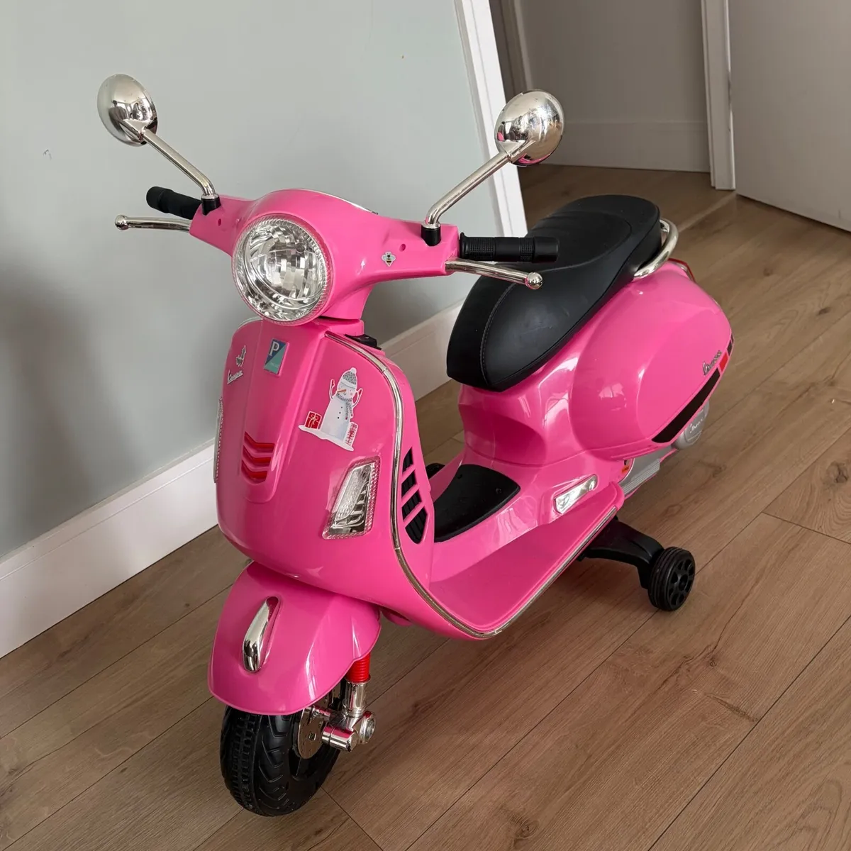 Vespa Gts Super Scooter 7.2V Electric Ride On Pink - Image 3