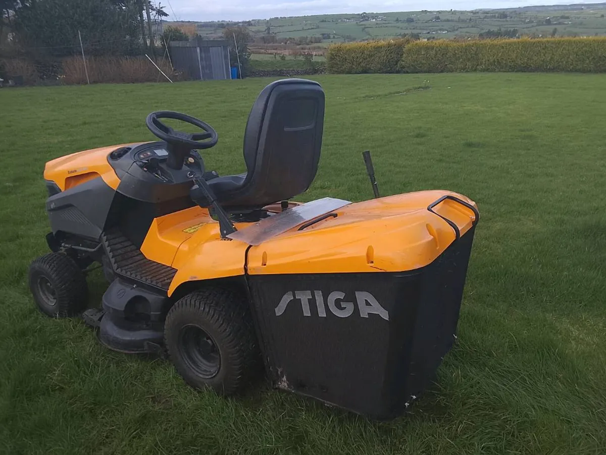 Ride on lawn mower - Image 2