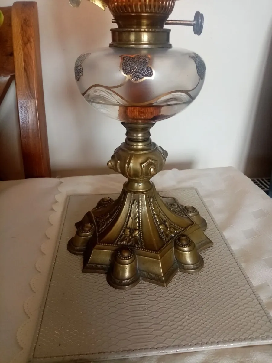 Victorian Oil Lamp (original) - Image 2