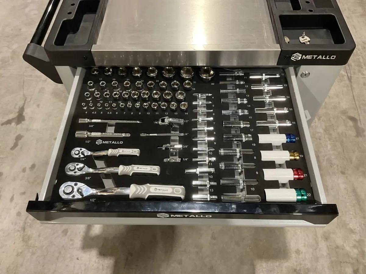 BRAND NEW 8DRAWER TOOL CHEST FULL OF TOOLS - Image 3