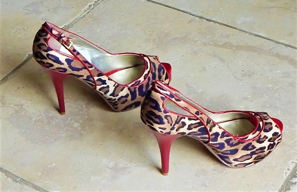 Pair of Ladies Guess Shoes, Size 6 - Image 3