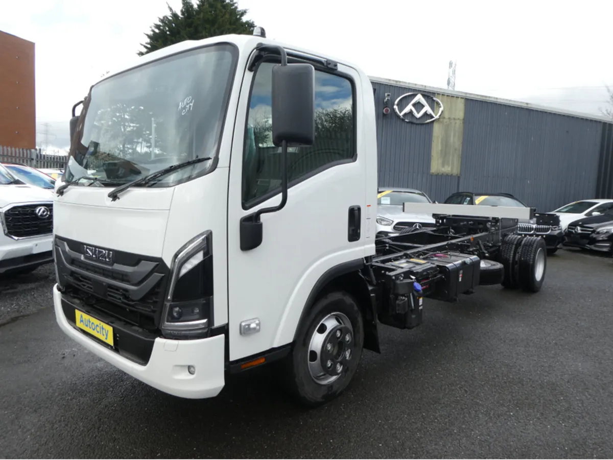 Isuzu NPR 7.5TON Automatic - Image 3