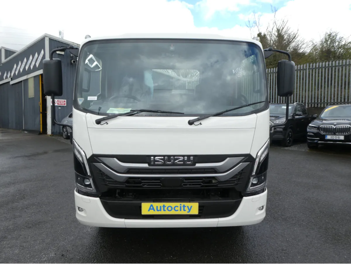 Isuzu NPR 7.5TON Automatic - Image 2