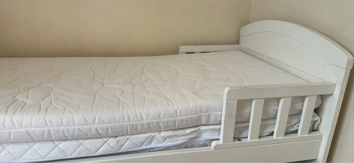 Toddler bed - Image 1