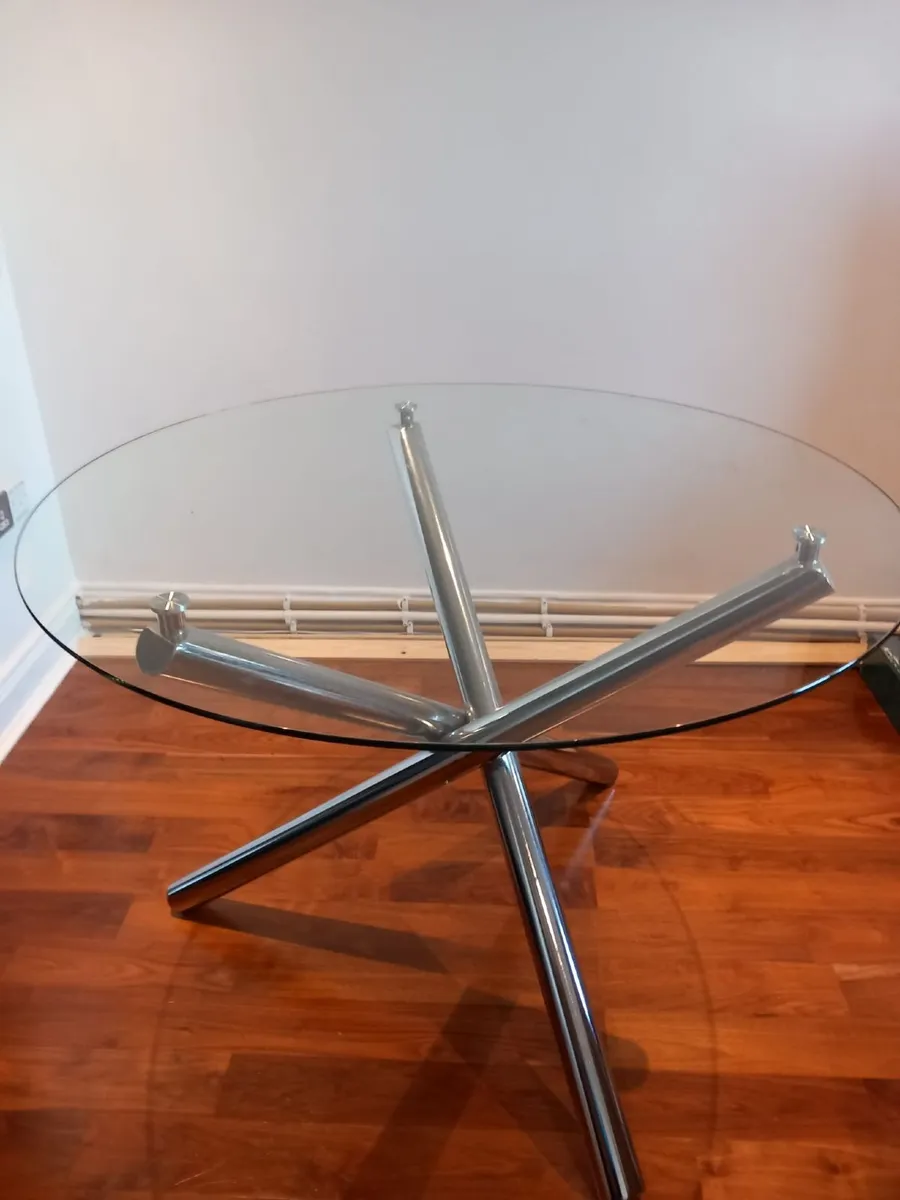 Round Glass Dining table