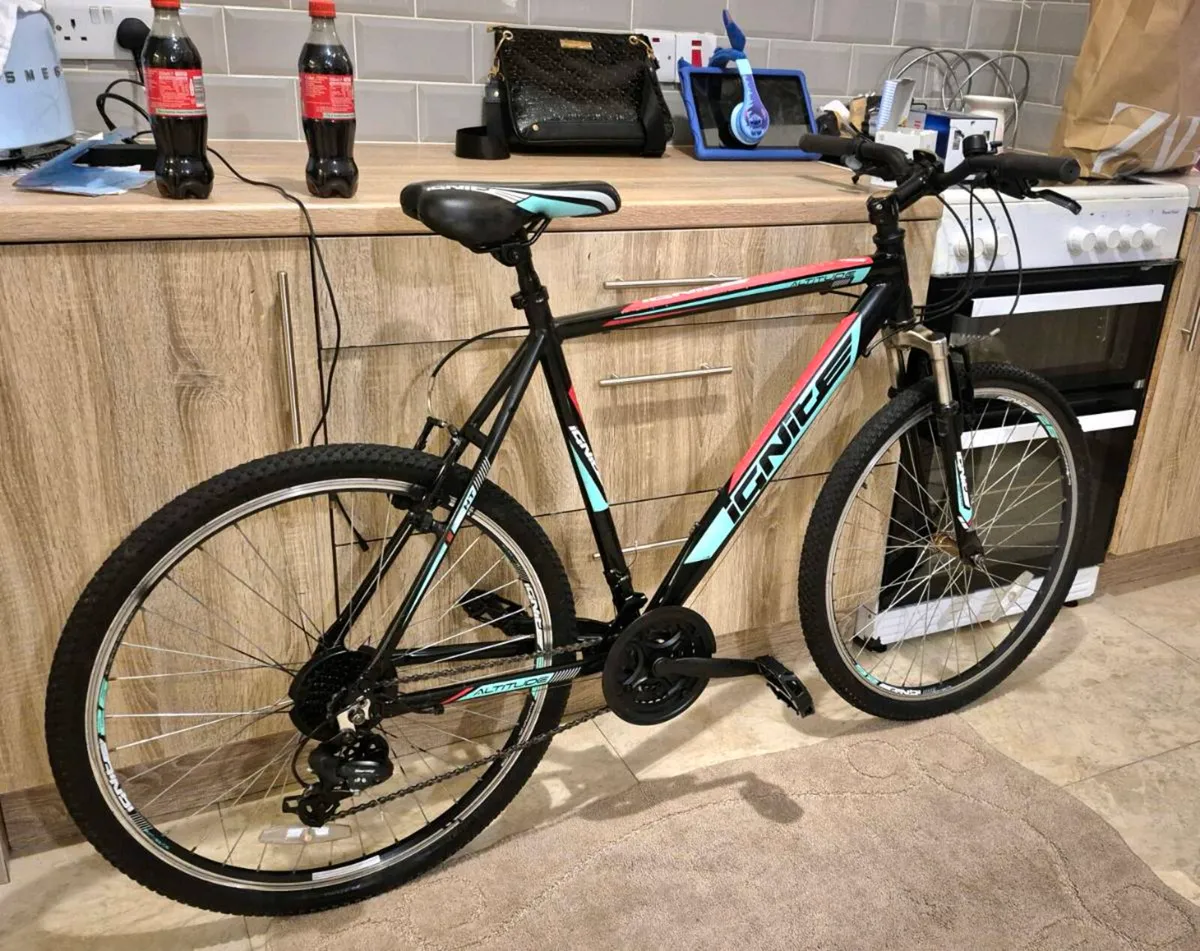 ADULTS MOUNTAIN BIKE. BLACK WITH NEON GREEN DECAL - Image 2