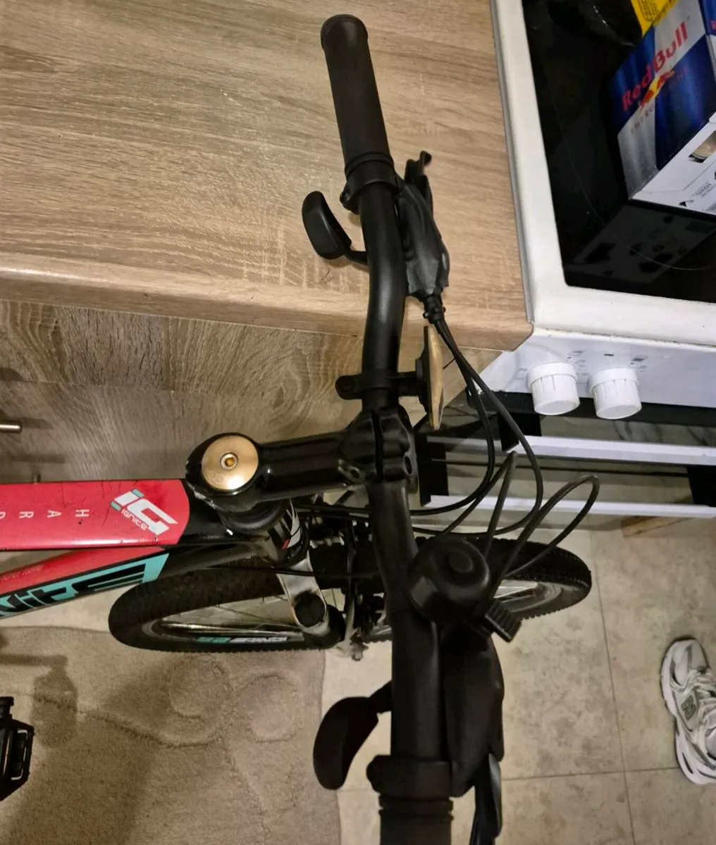 ADULTS MOUNTAIN BIKE. BLACK WITH NEON GREEN DECAL - Image 4