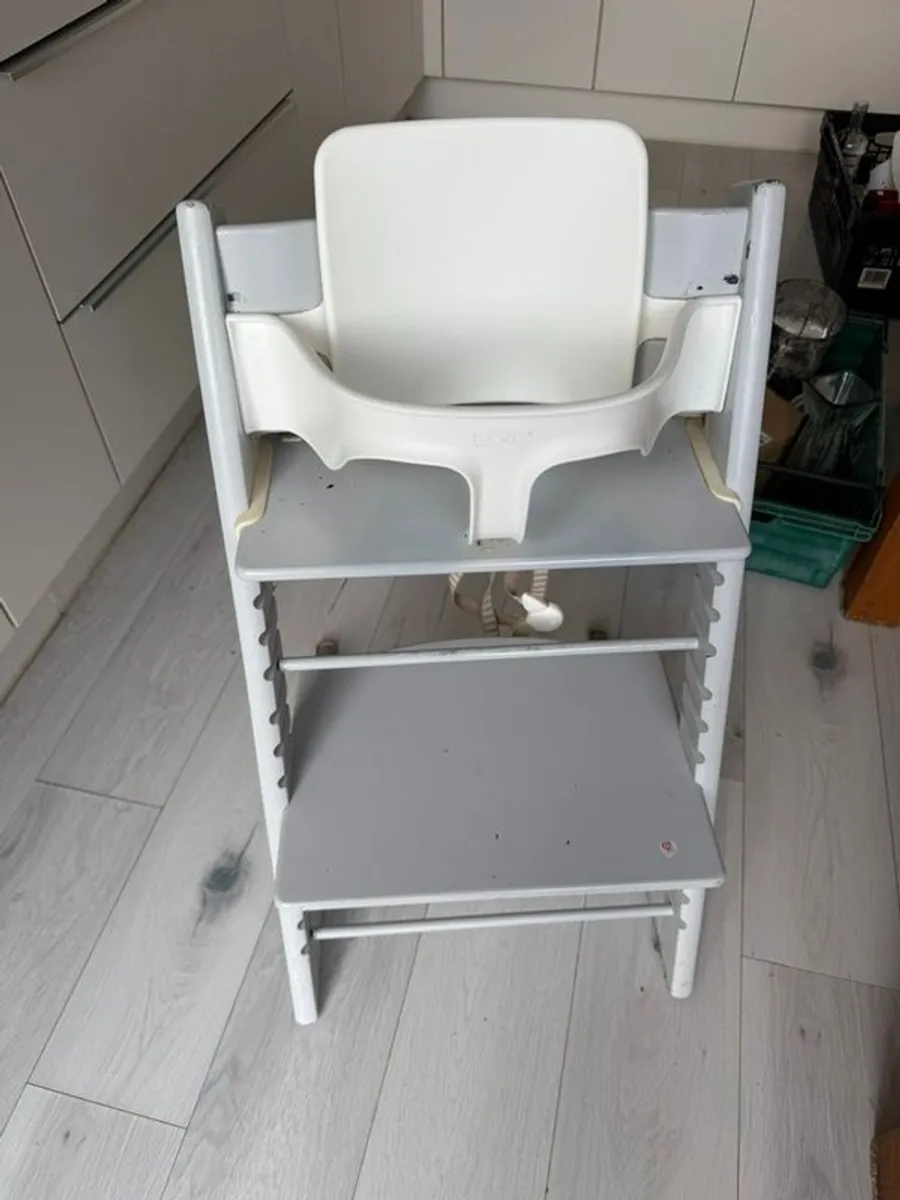 Stokke high chair with baby set - Image 1