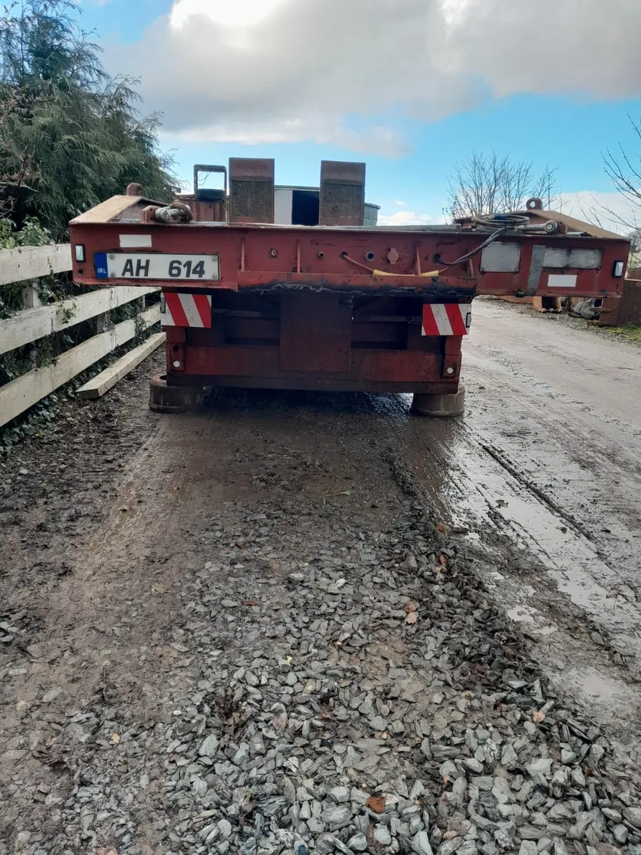 Low loader - Image 1