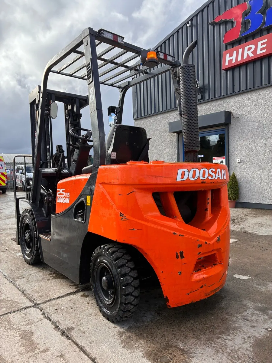 2018 Doosan Forklift - Image 2