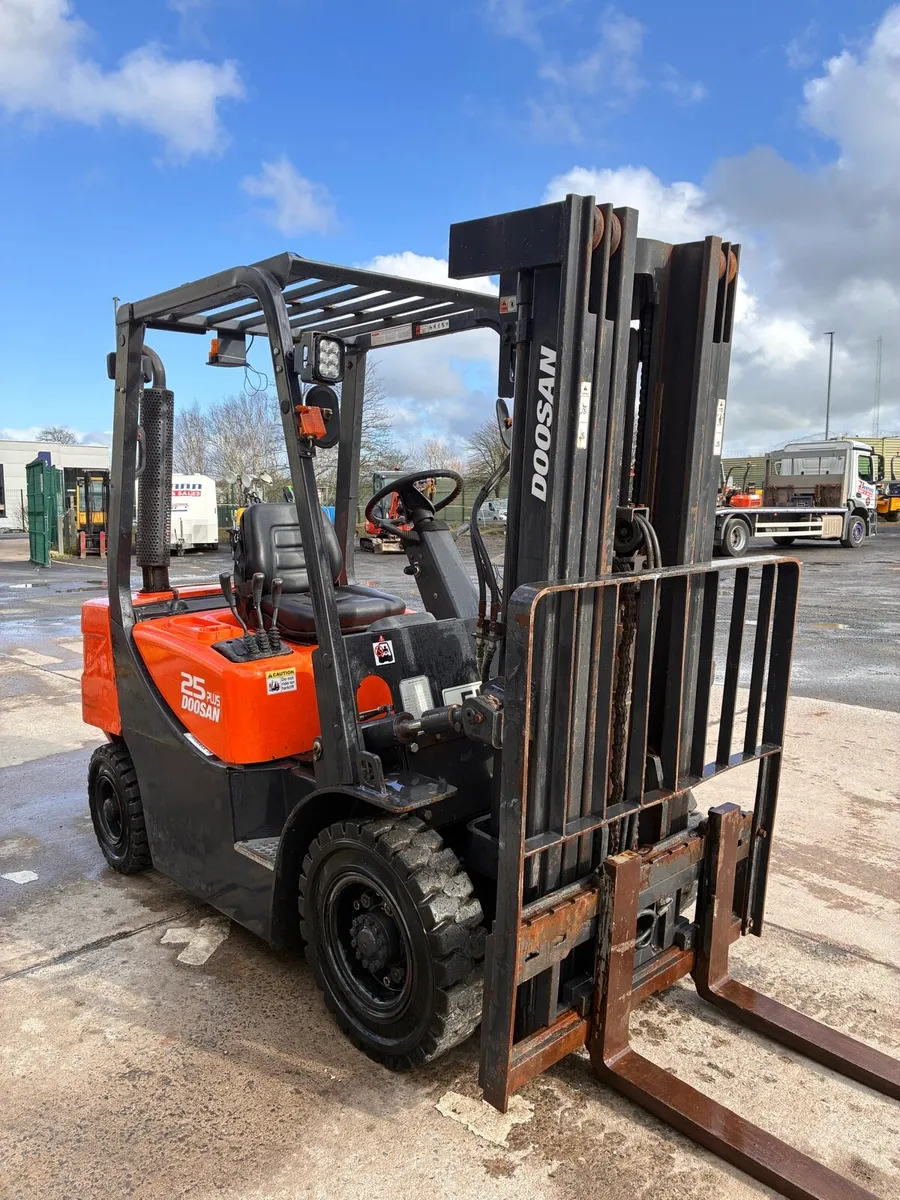 2018 Doosan Forklift - Image 3