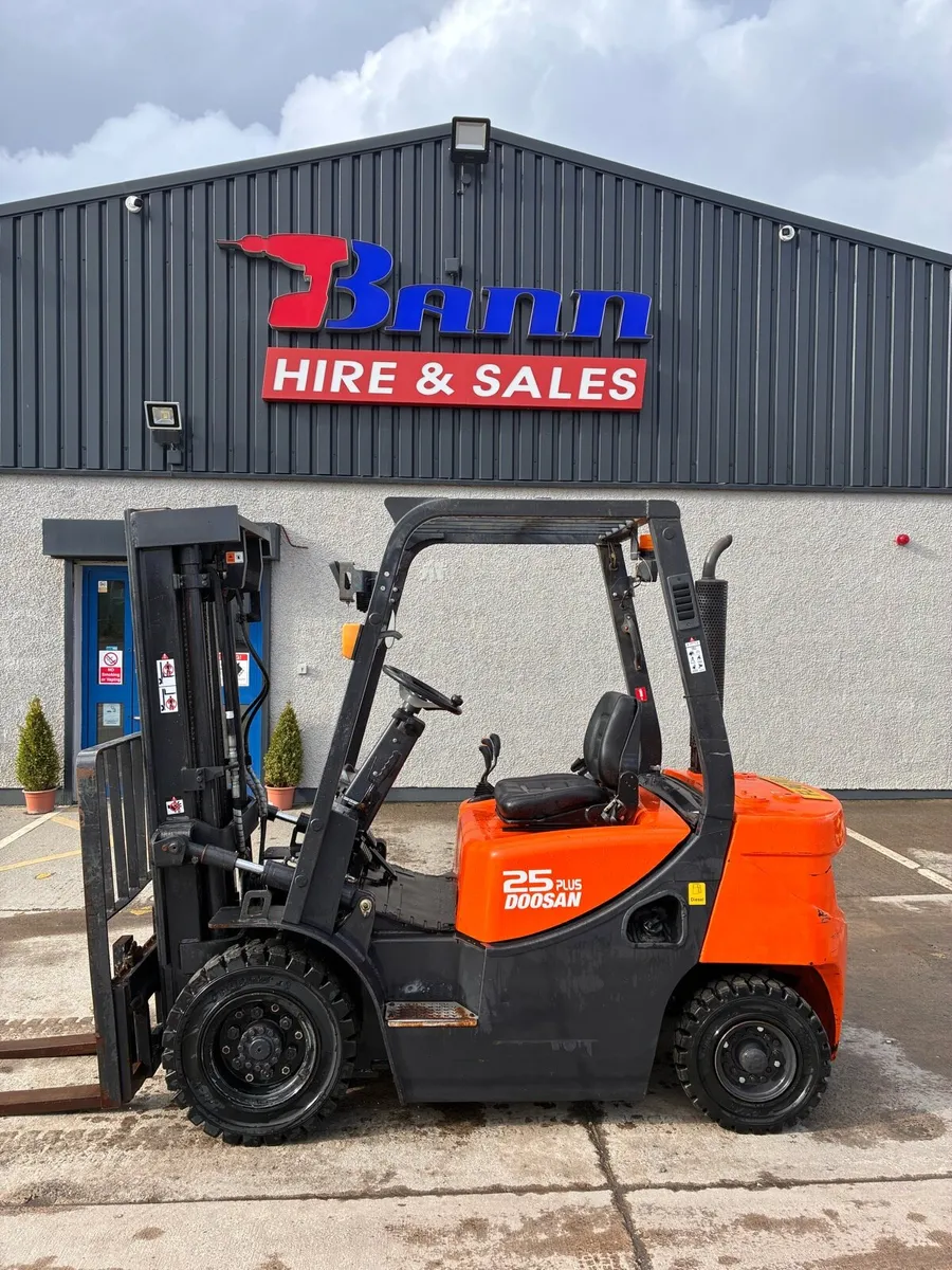 2018 Doosan Forklift - Image 1