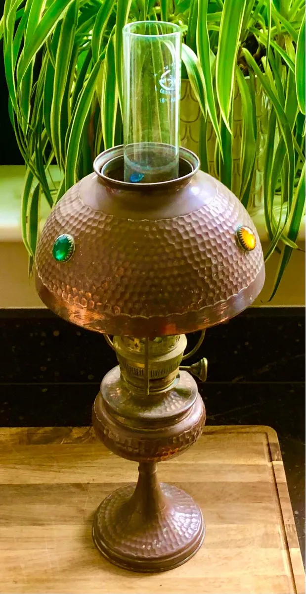 Antique oil lamp - Image 1