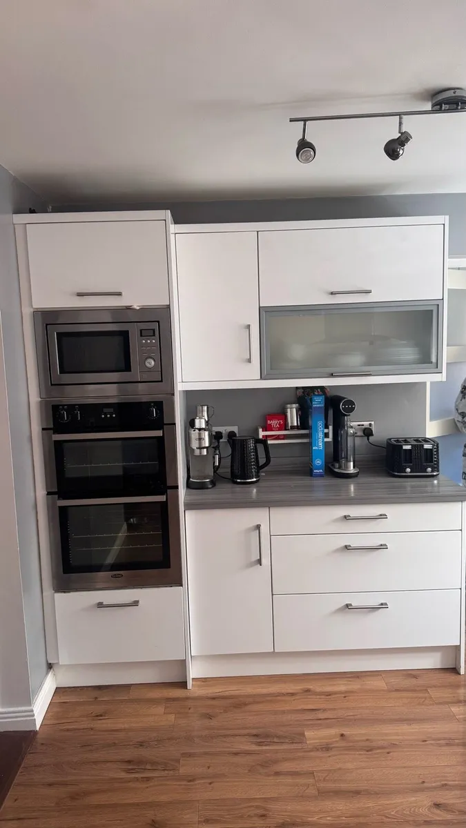 Stunning kitchen and appliances - Image 2