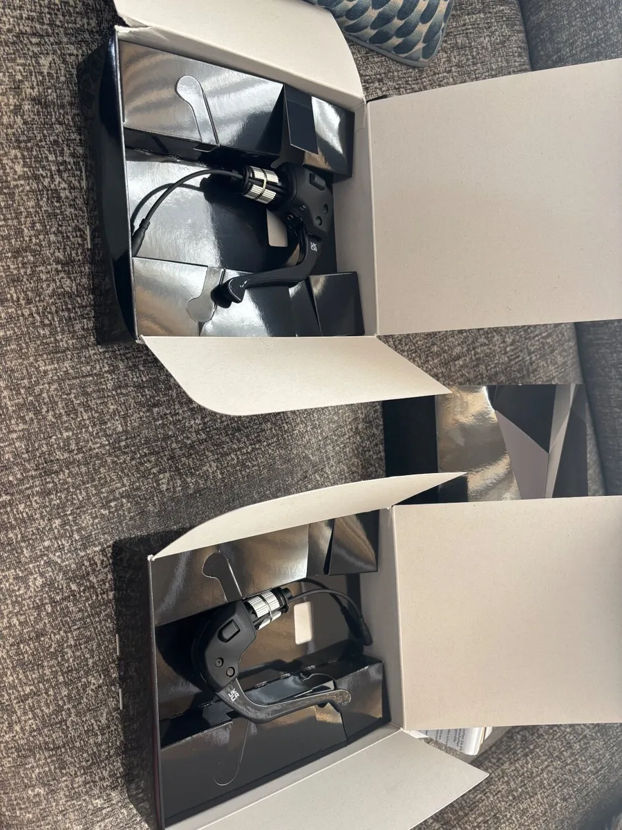 Shimano Dura Ace Di2 ST-R9180 - Image 2