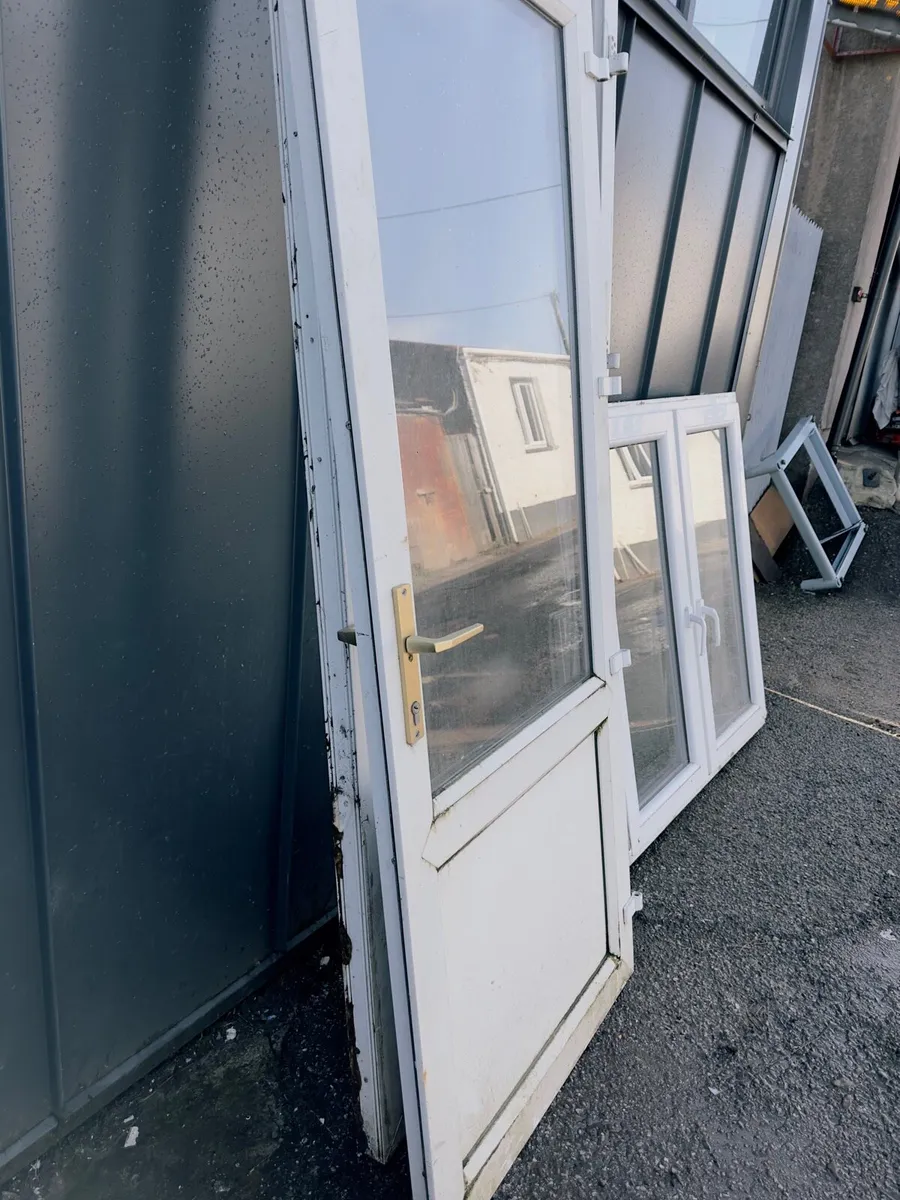 Door and window - Image 4