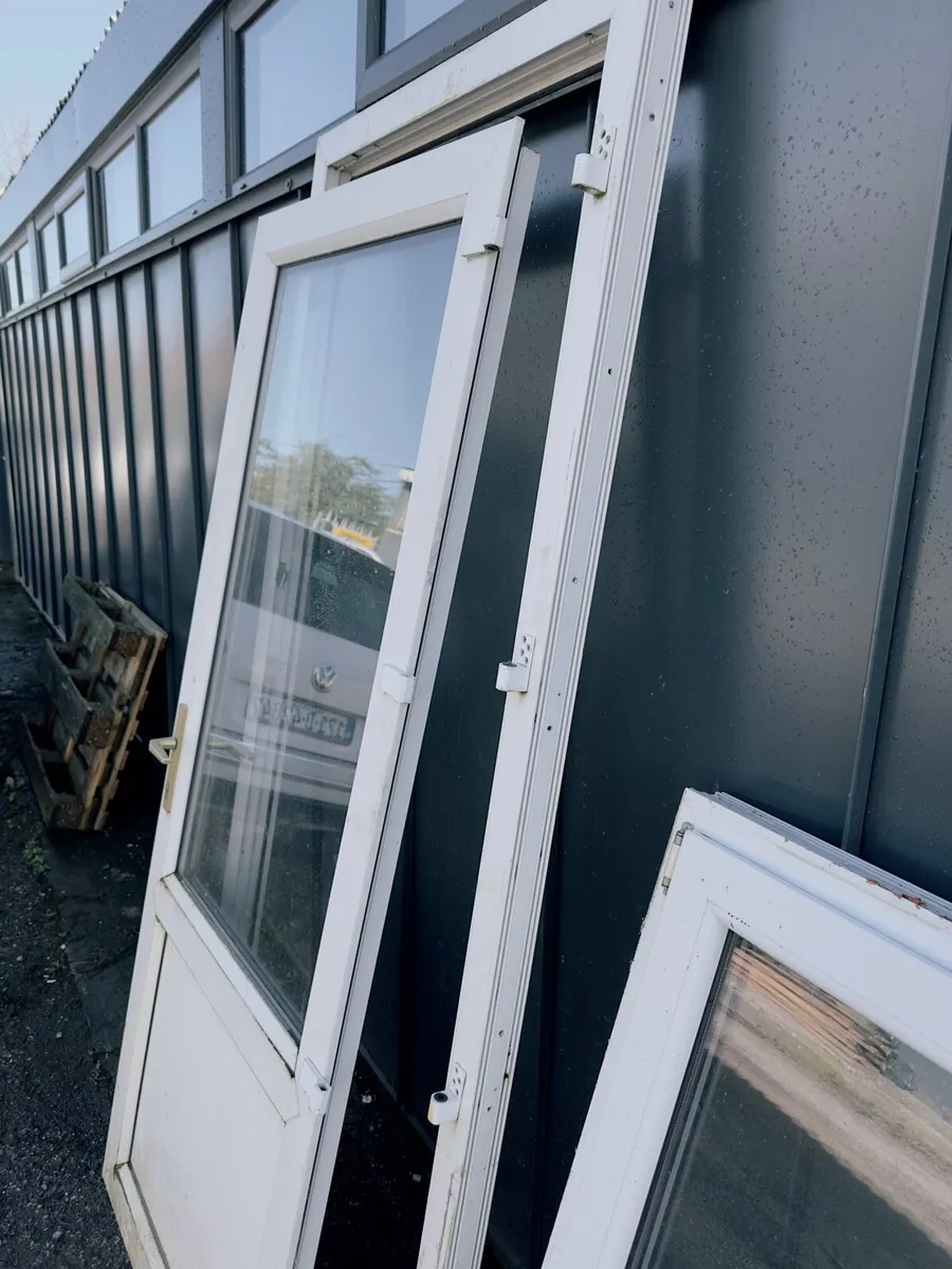 Door and window - Image 3