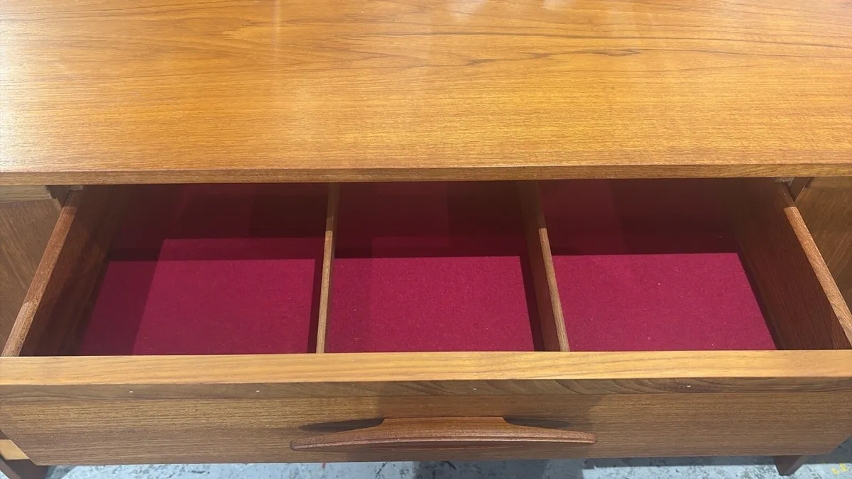 A mid-century walnut sideboard - Image 2
