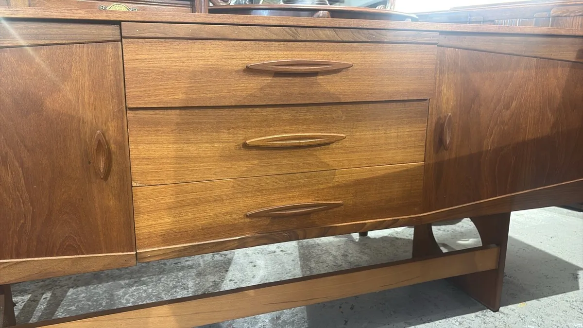 A mid-century walnut sideboard - Image 3