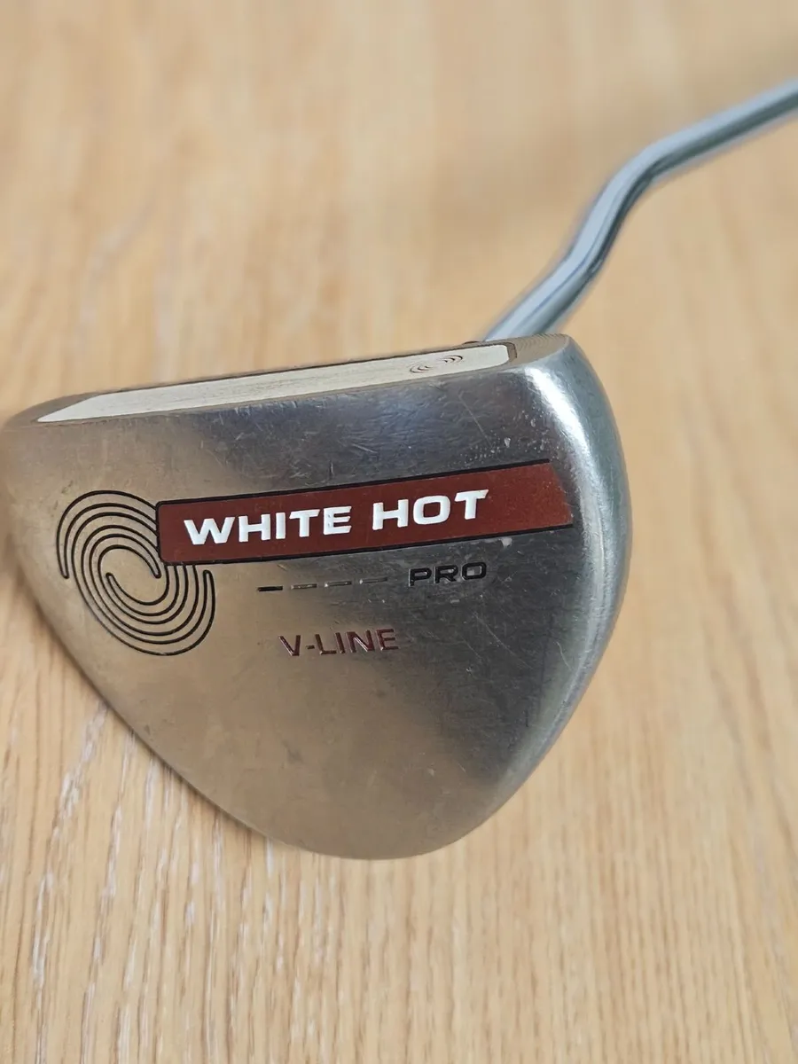 Odyssey -White Hot V-Line Pro Putter - Image 1