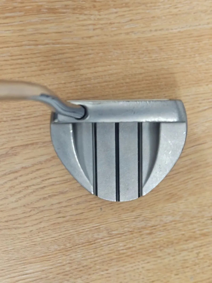 Odyssey -White Hot V-Line Pro Putter - Image 2