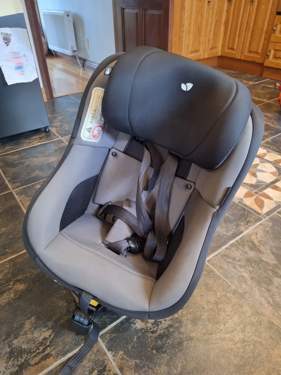 Joie car seat 360 isofix - Image 1