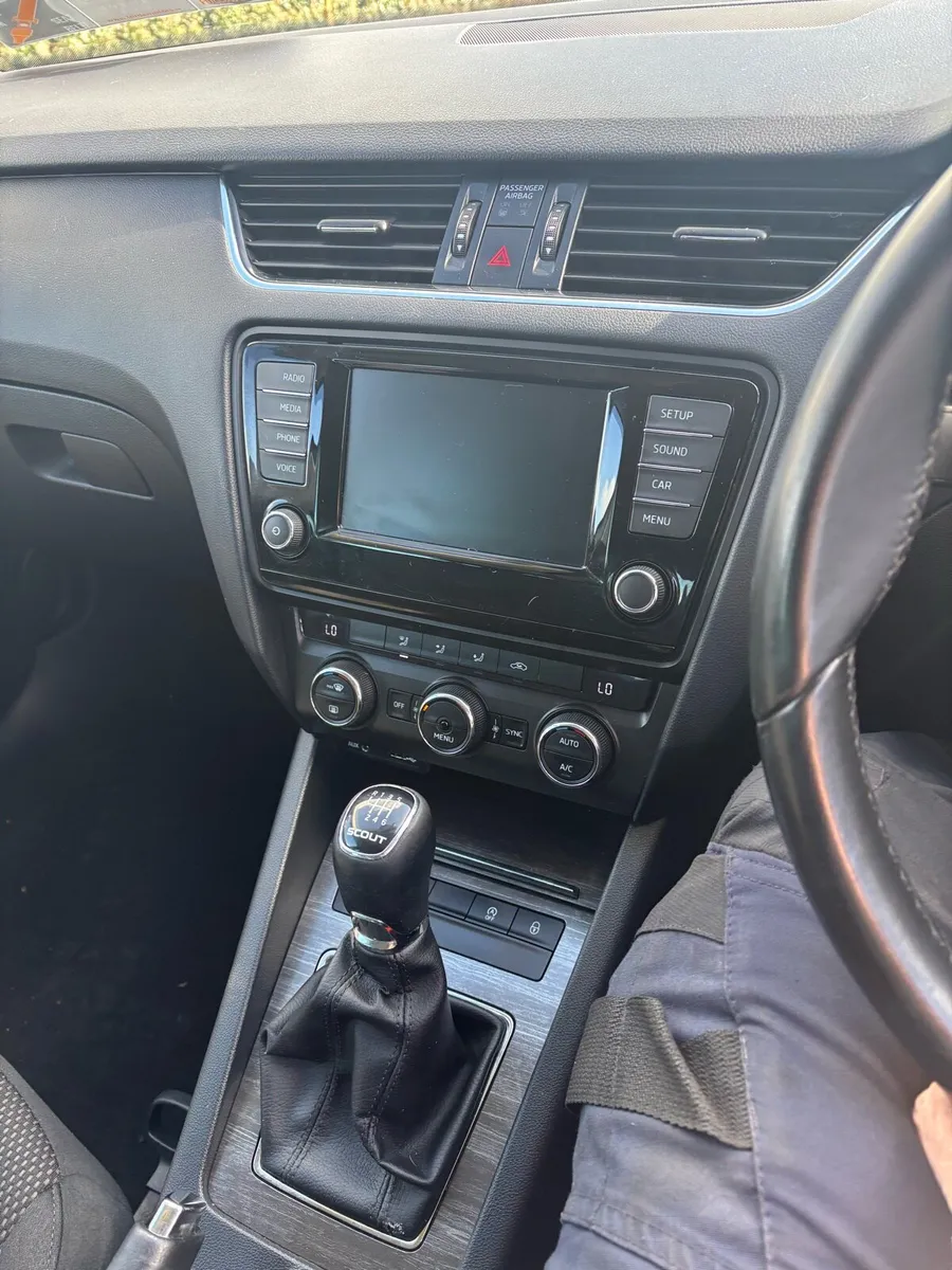 161 Skoda Octavia 2.0 4x4 for Sale - Image 4