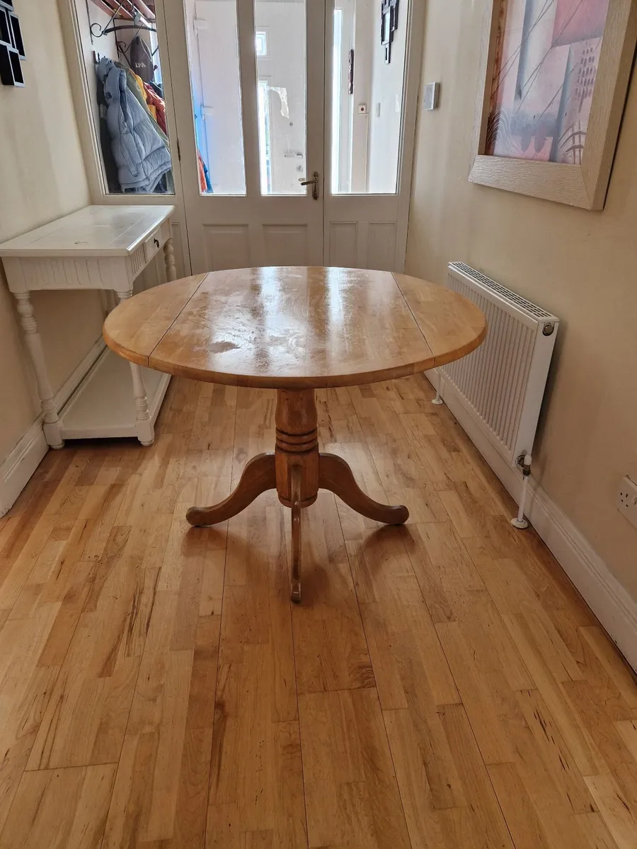 Kitchen Table and chairs - Image 1