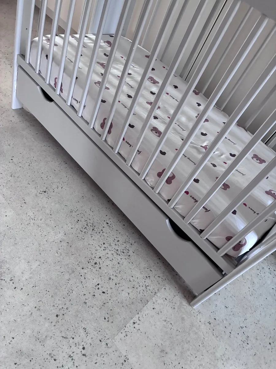 Baby cot - Image 4