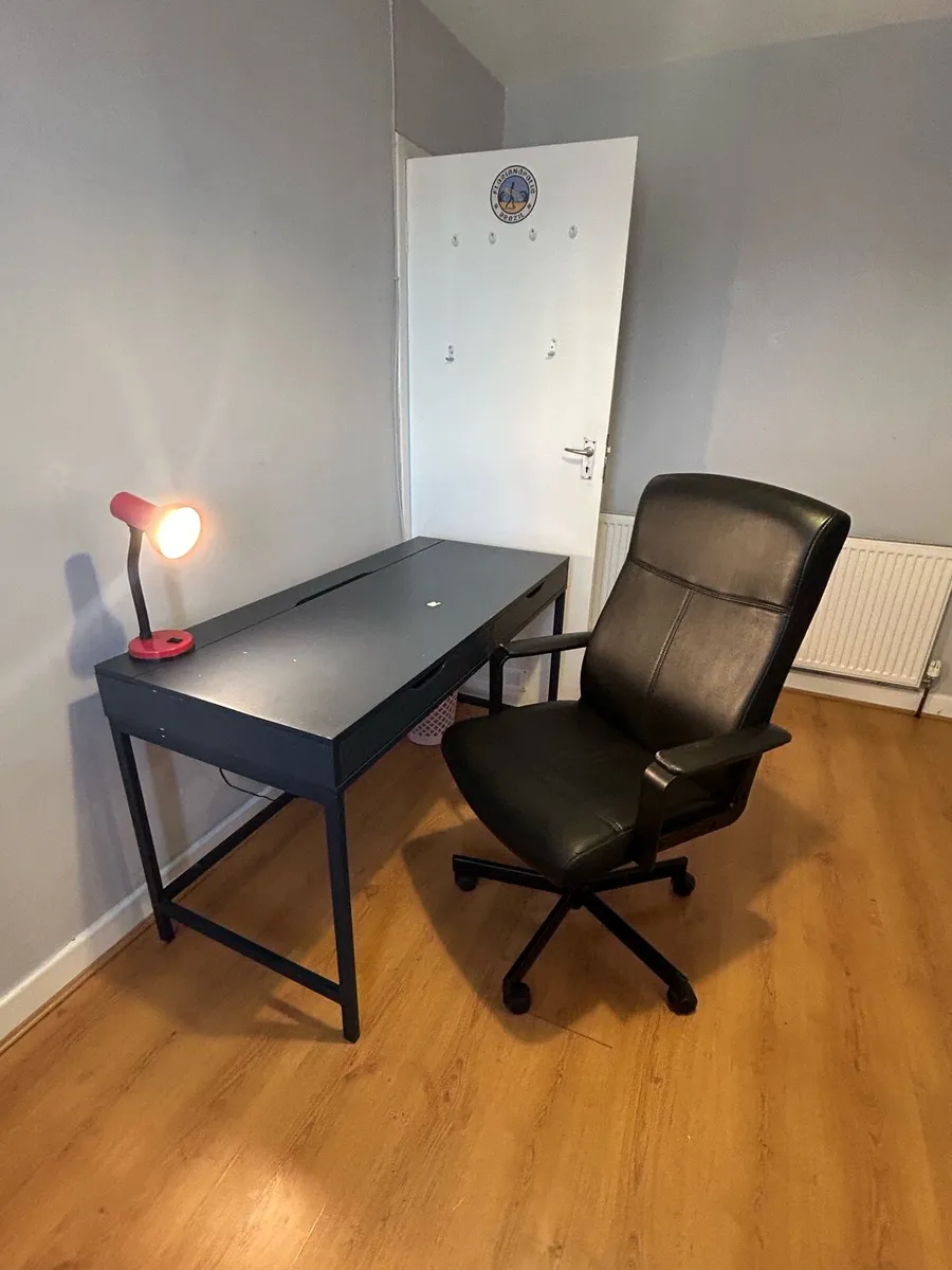 Large Desk & Office Chair