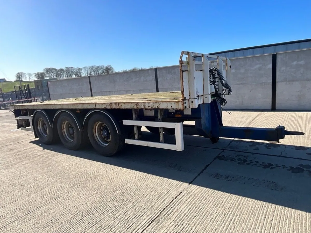 SDC 22ft FLAT BED TRI AXLE DRAG TRAILER ON AIR - Image 1