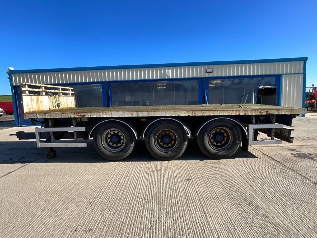 SDC 22ft FLAT BED TRI AXLE DRAG TRAILER ON AIR - Image 4