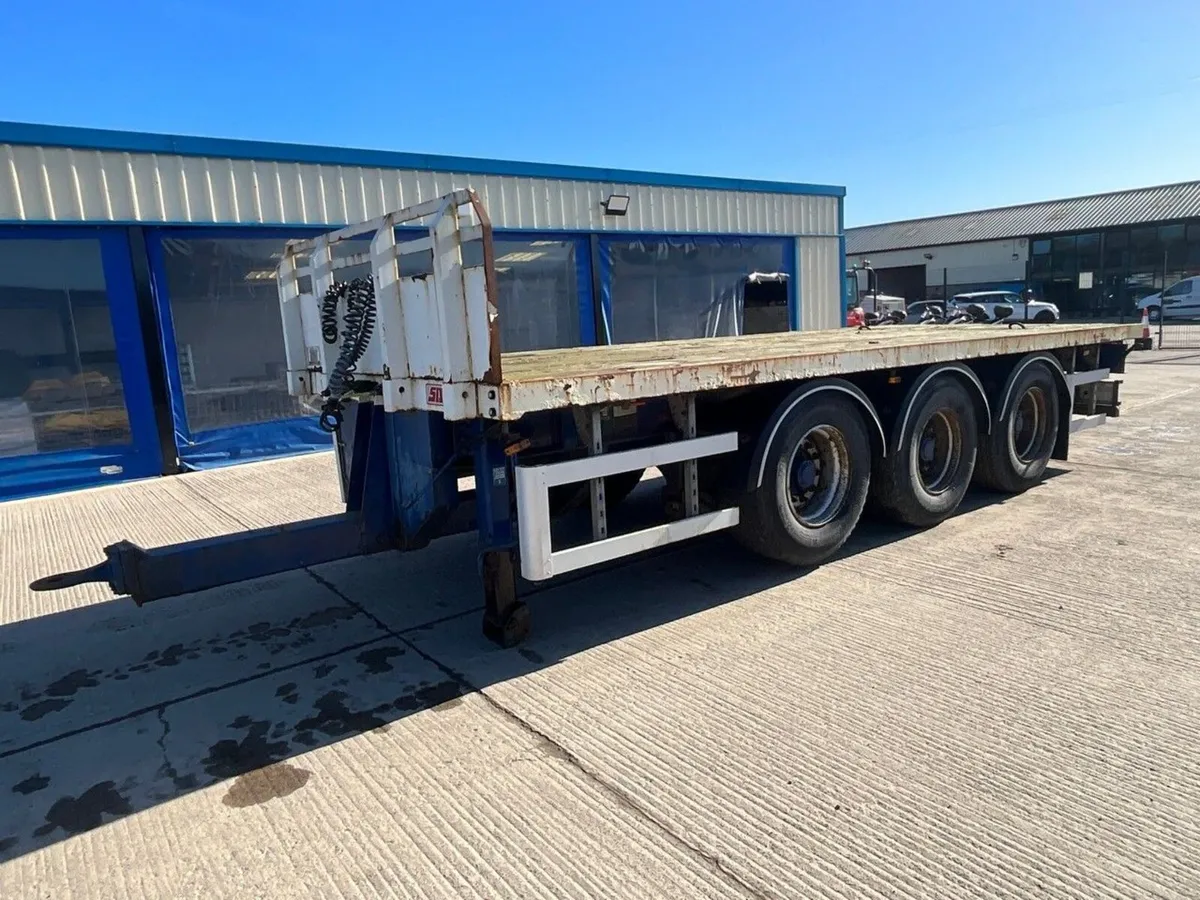 SDC 22ft FLAT BED TRI AXLE DRAG TRAILER ON AIR - Image 3