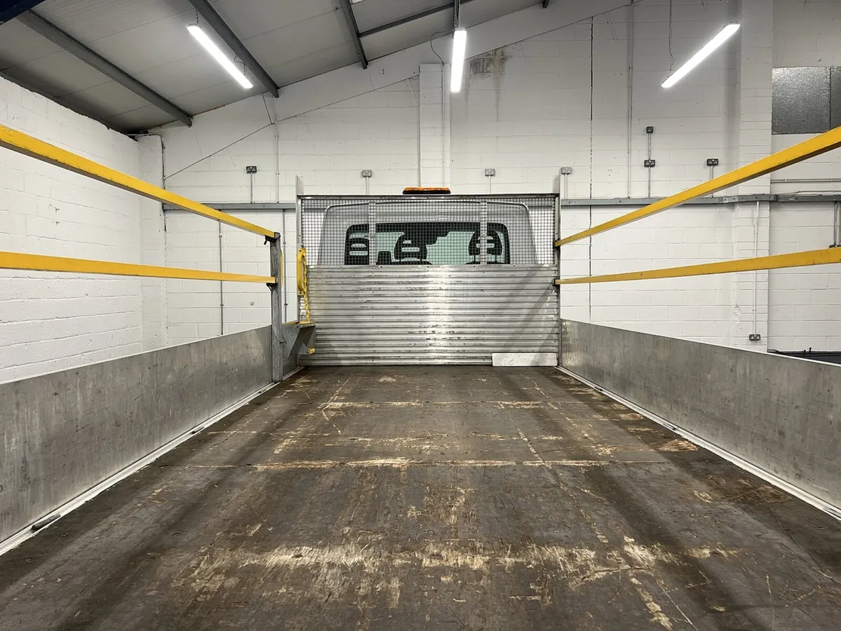 2023 Iveco Daily Dropside Van - Image 2